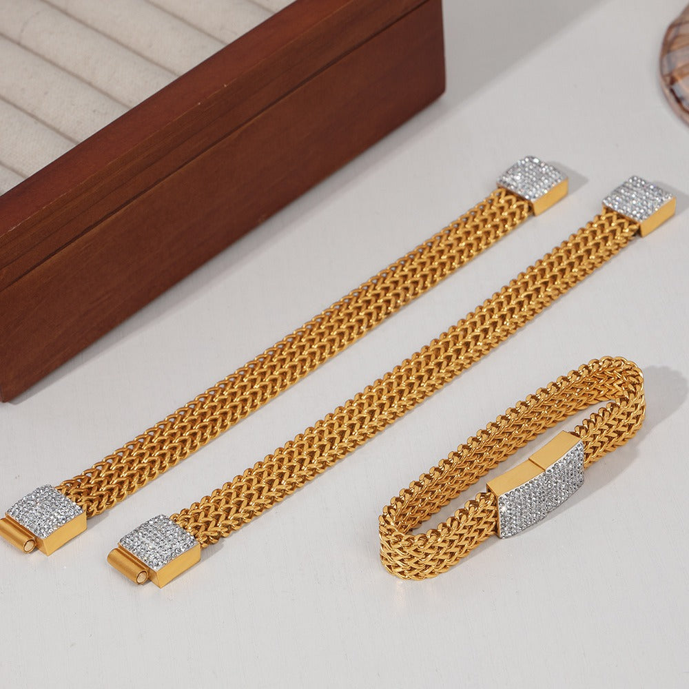 Exquisite and dazzling 18K gold multi-layered braided and square diamond-set design bracelets